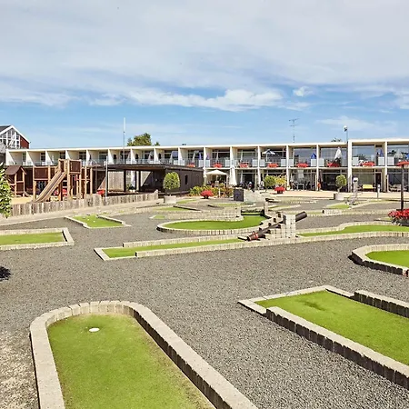 Apartment 6 Person *