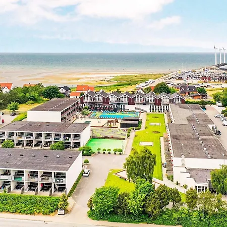 6 Person Apartment *